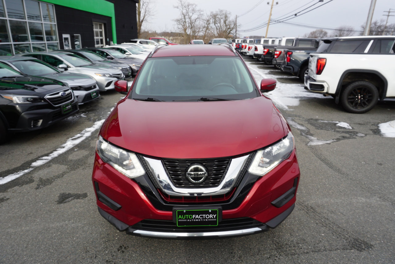 Used 2018 Nissan Rogue SV image 3
