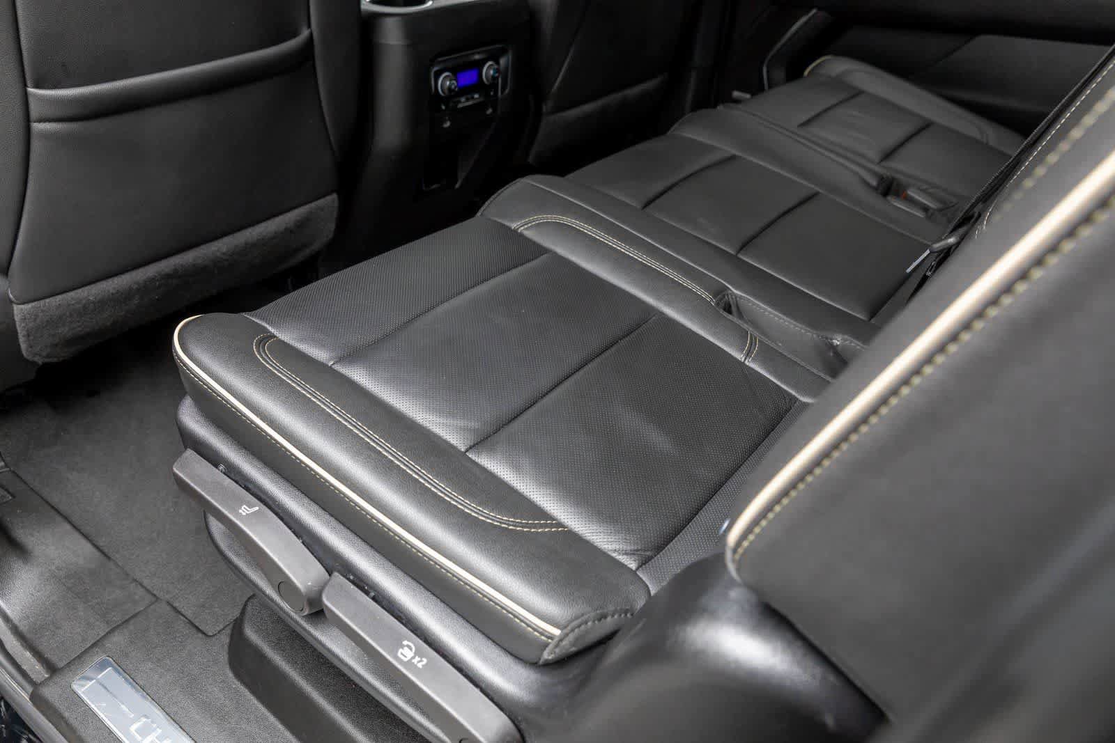 Used 2024 Chevrolet Suburban Premier AWD/4WD image 36