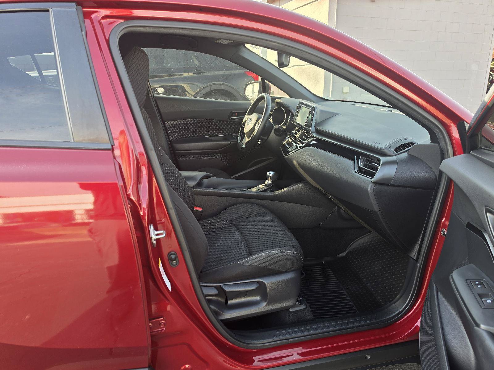 Used 2018 Toyota C-HR XLE FWD image 7