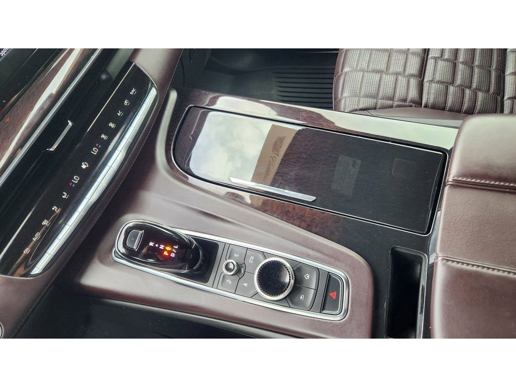 Certified 2023 Cadillac Escalade Premium Luxury Platinum w/ LPO, Radiant Package image 21