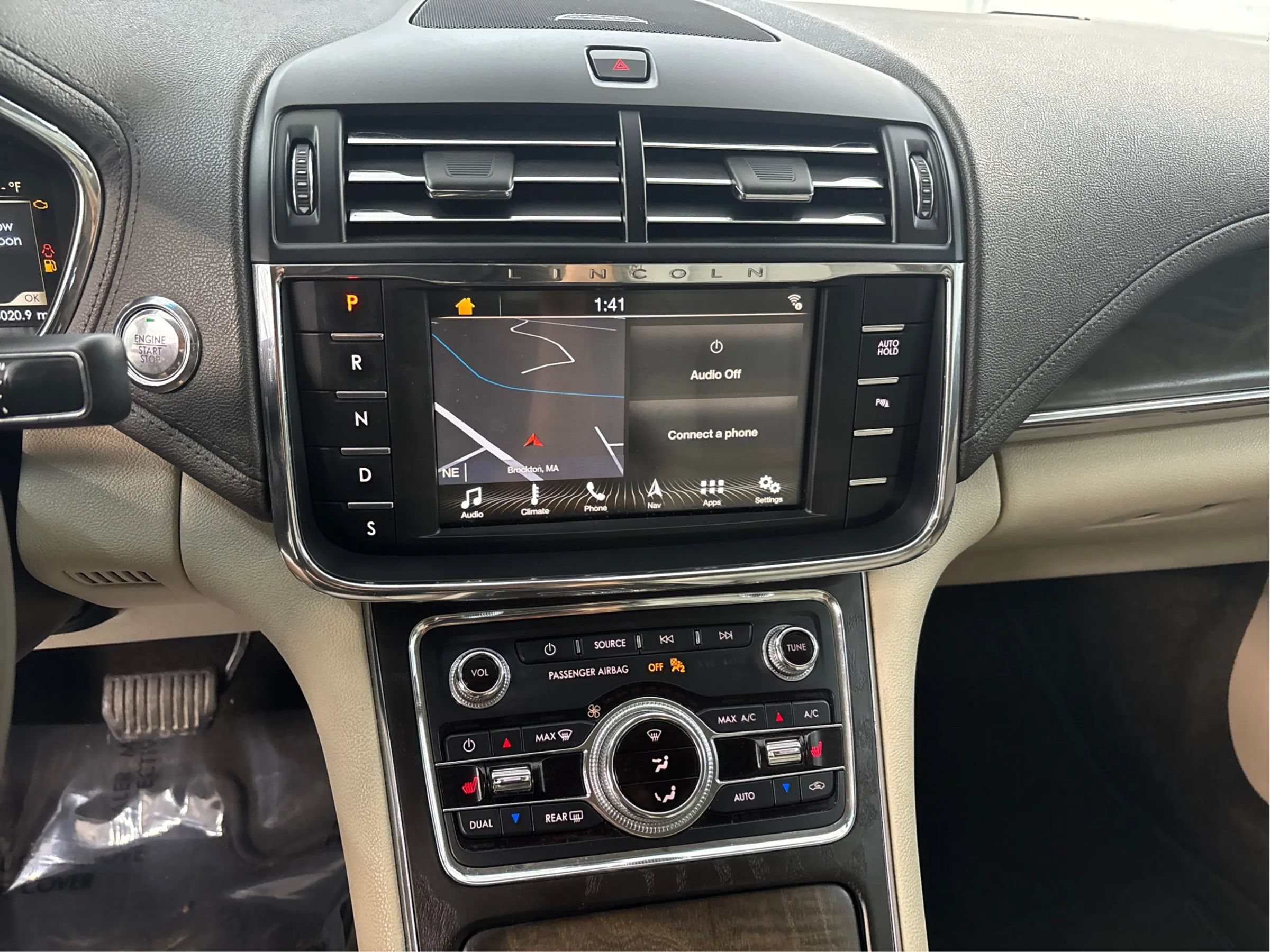 Used 2017 Lincoln Continental Select FWD image 19