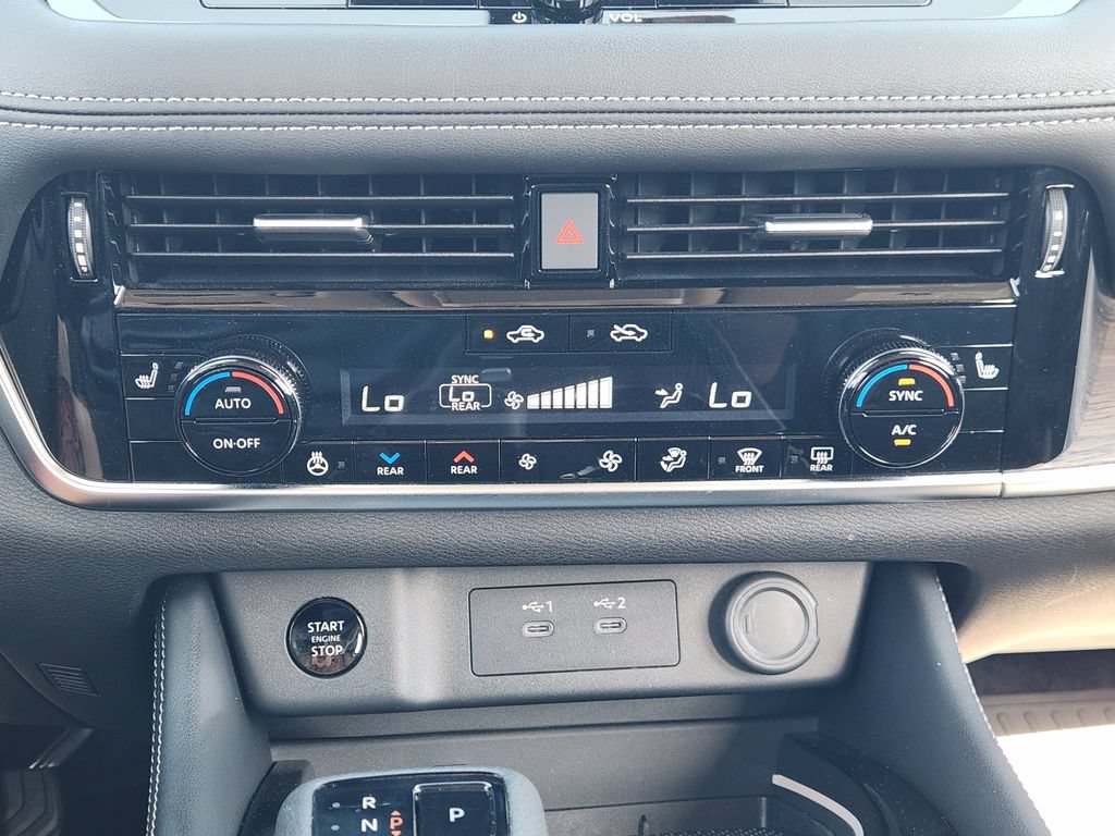 Used 2025 Nissan Rogue Platinum w/ Platinum Premium Package FWD image 14