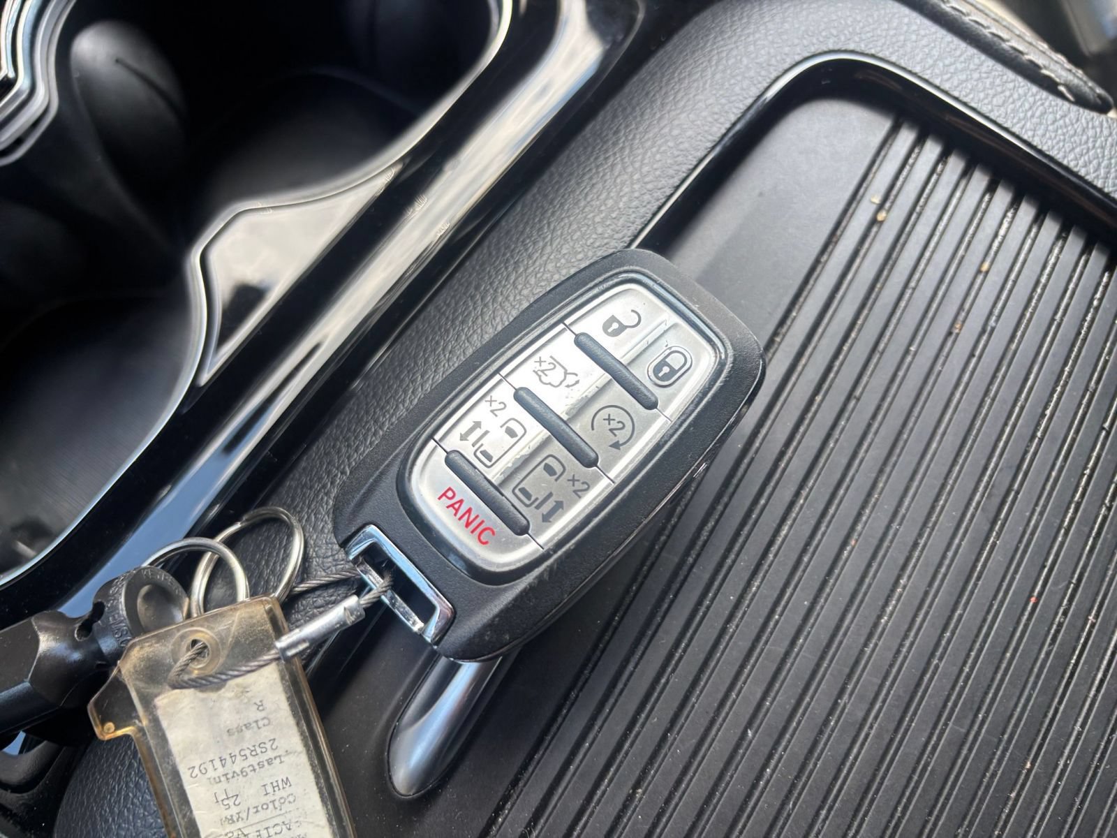 Used 2025 Chrysler Pacifica Limited FWD image 21
