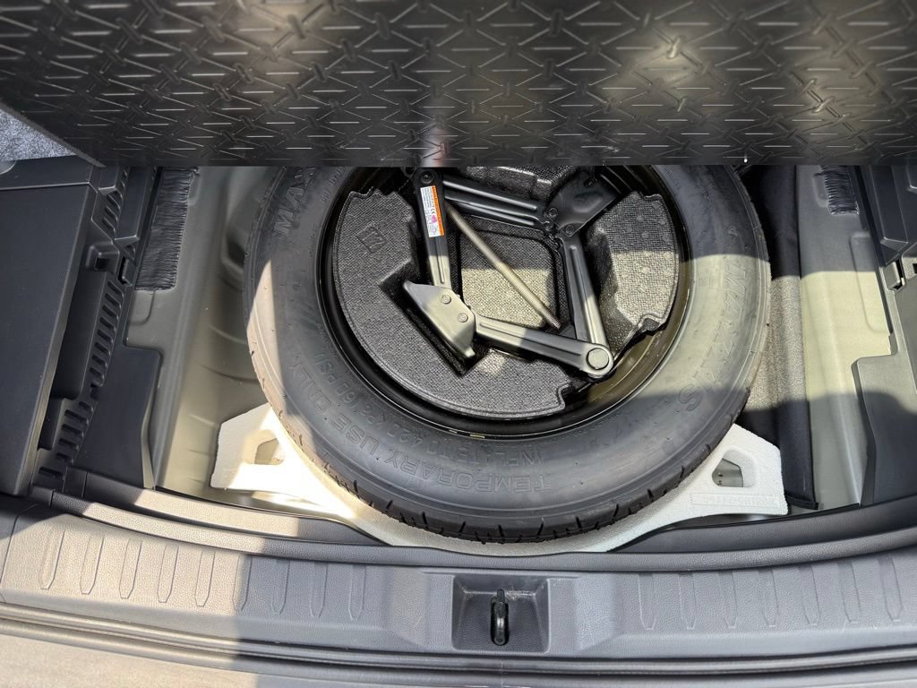 Used 2024 Toyota RAV4 XLE AWD/4WD image 27