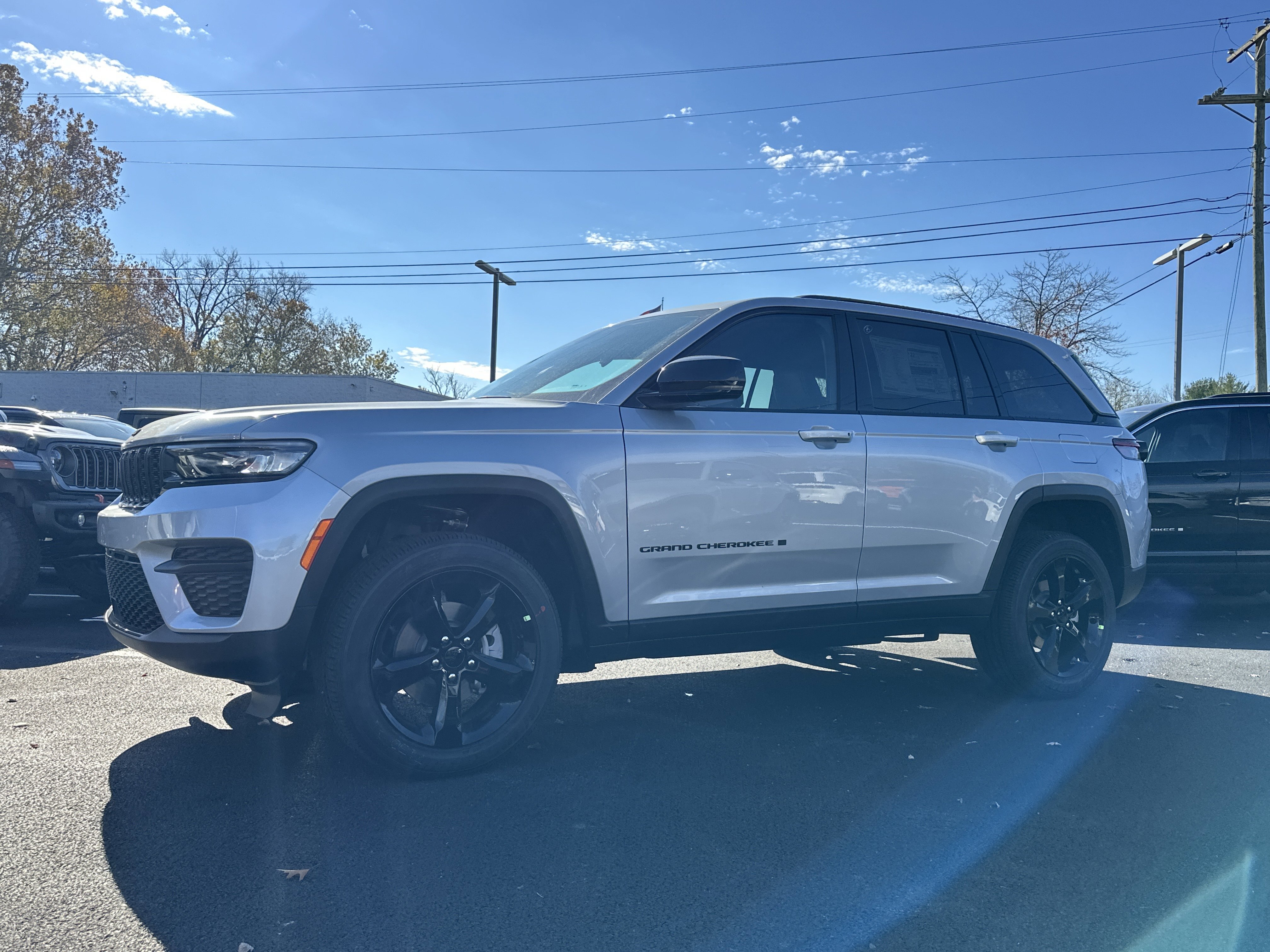 New 2025 Jeep Grand Cherokee Altitude image 24