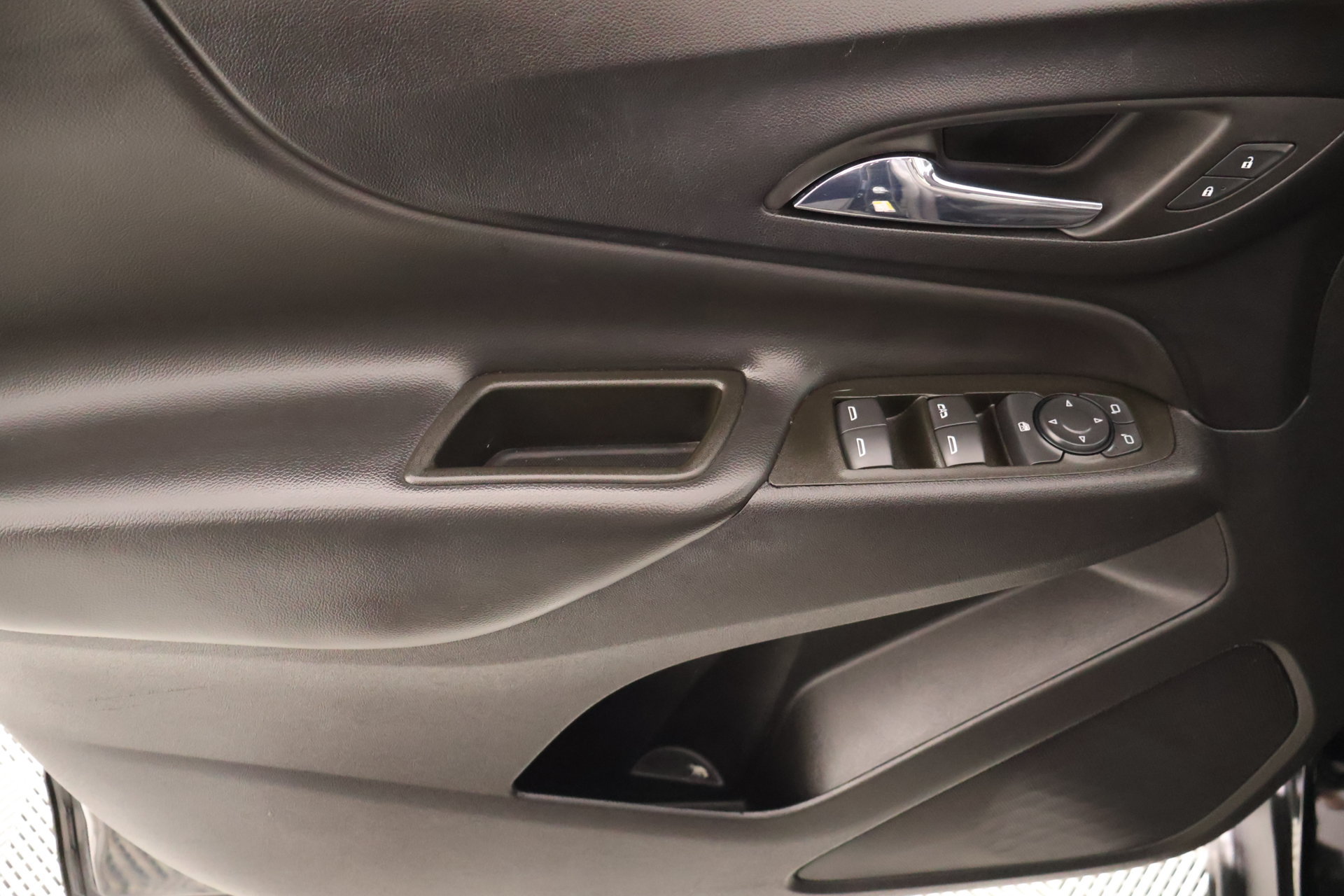 Used 2023 Chevrolet Equinox LT w/ LPO, Floor Liner Package FWD image 14