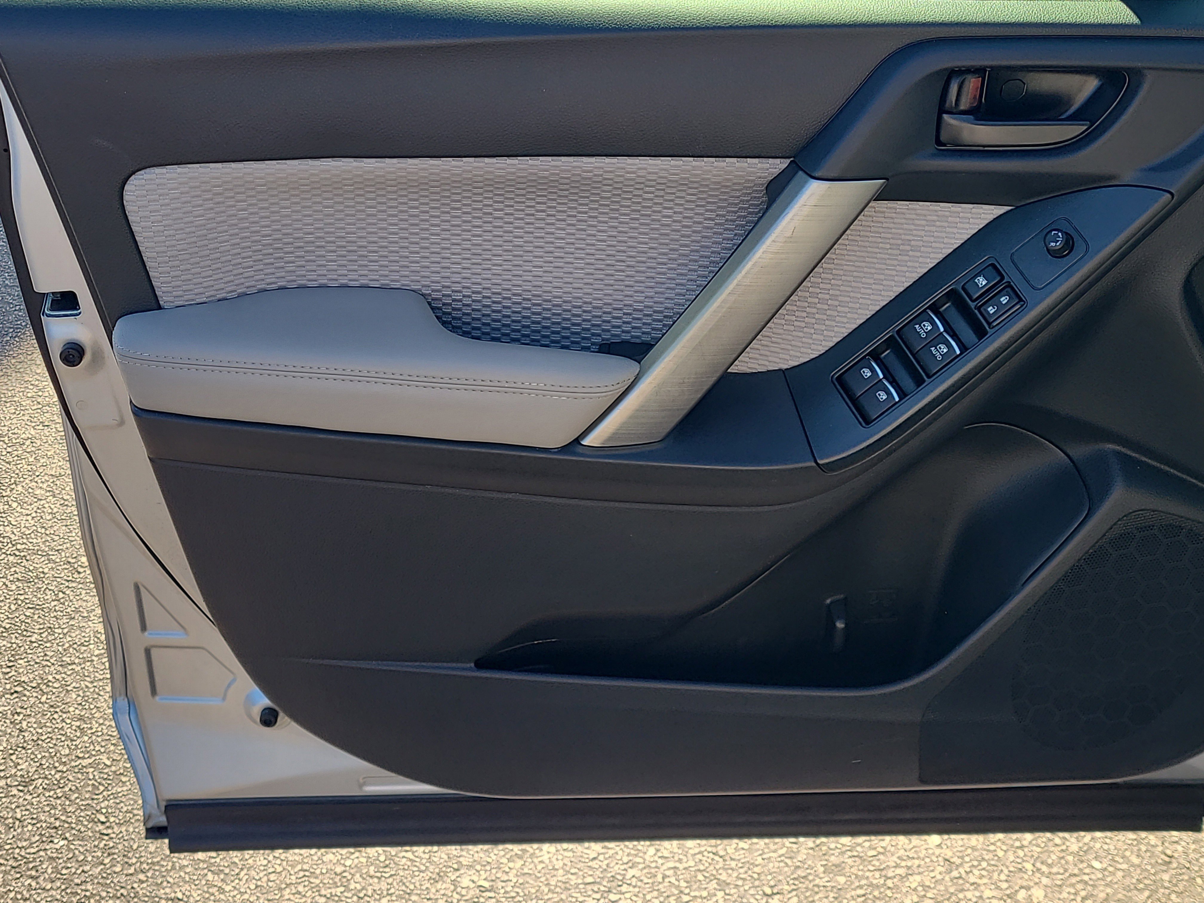 Used 2017 Subaru Forester 2.5i Premium w/ All-Weather Package image 15