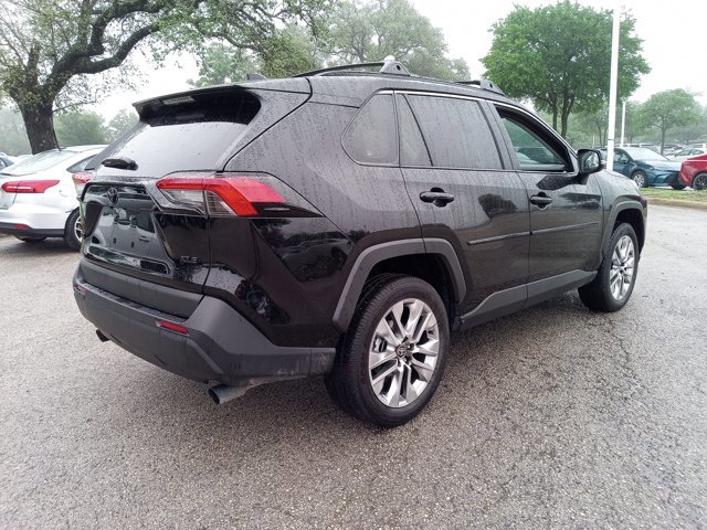 Used 2025 Toyota RAV4 XLE Premium FWD image 5
