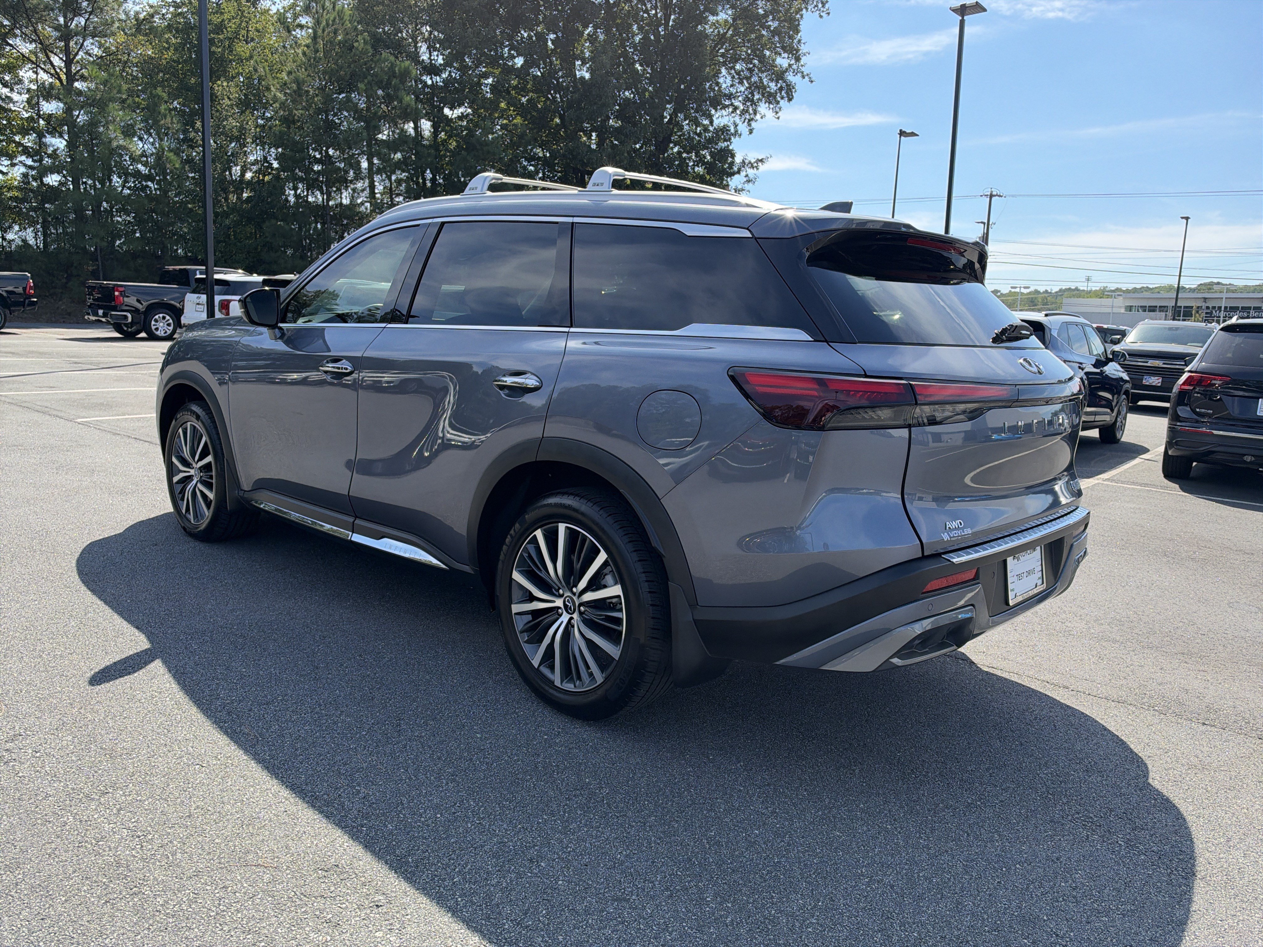 Used 2023 INFINITI QX60 Sensory w/ Cargo Package AWD/4WD image 6