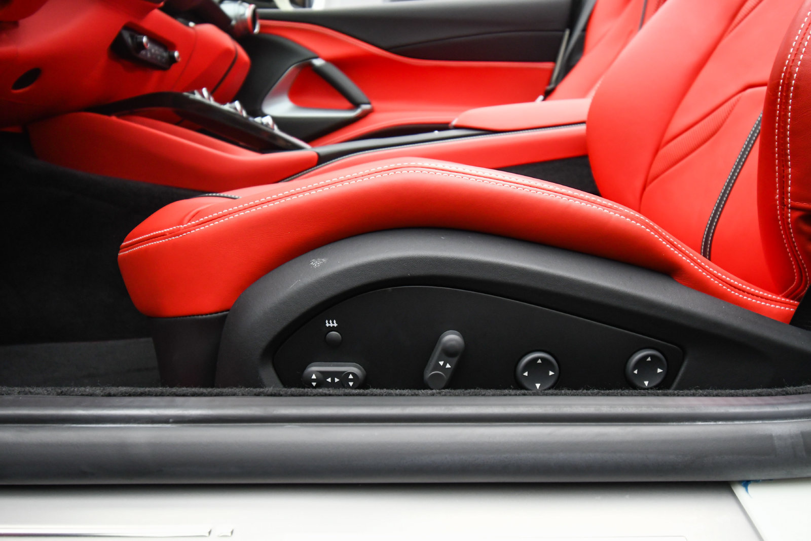 Used 2022 Ferrari 812 GTS RWD image 37