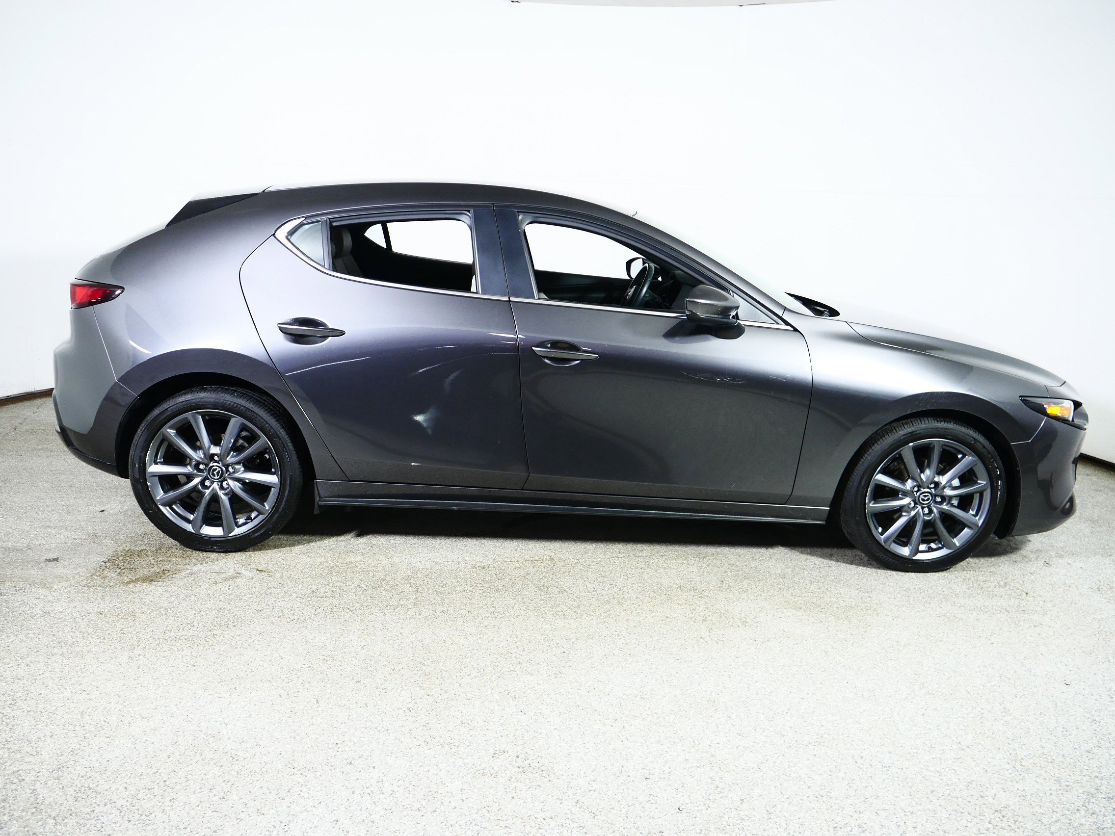 Used 2020 MAZDA MAZDA3 Hatchback FWD image 8
