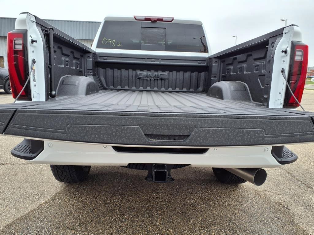 New 2025 GMC Sierra 2500 Denali w/ Denali Reserve Package image 4