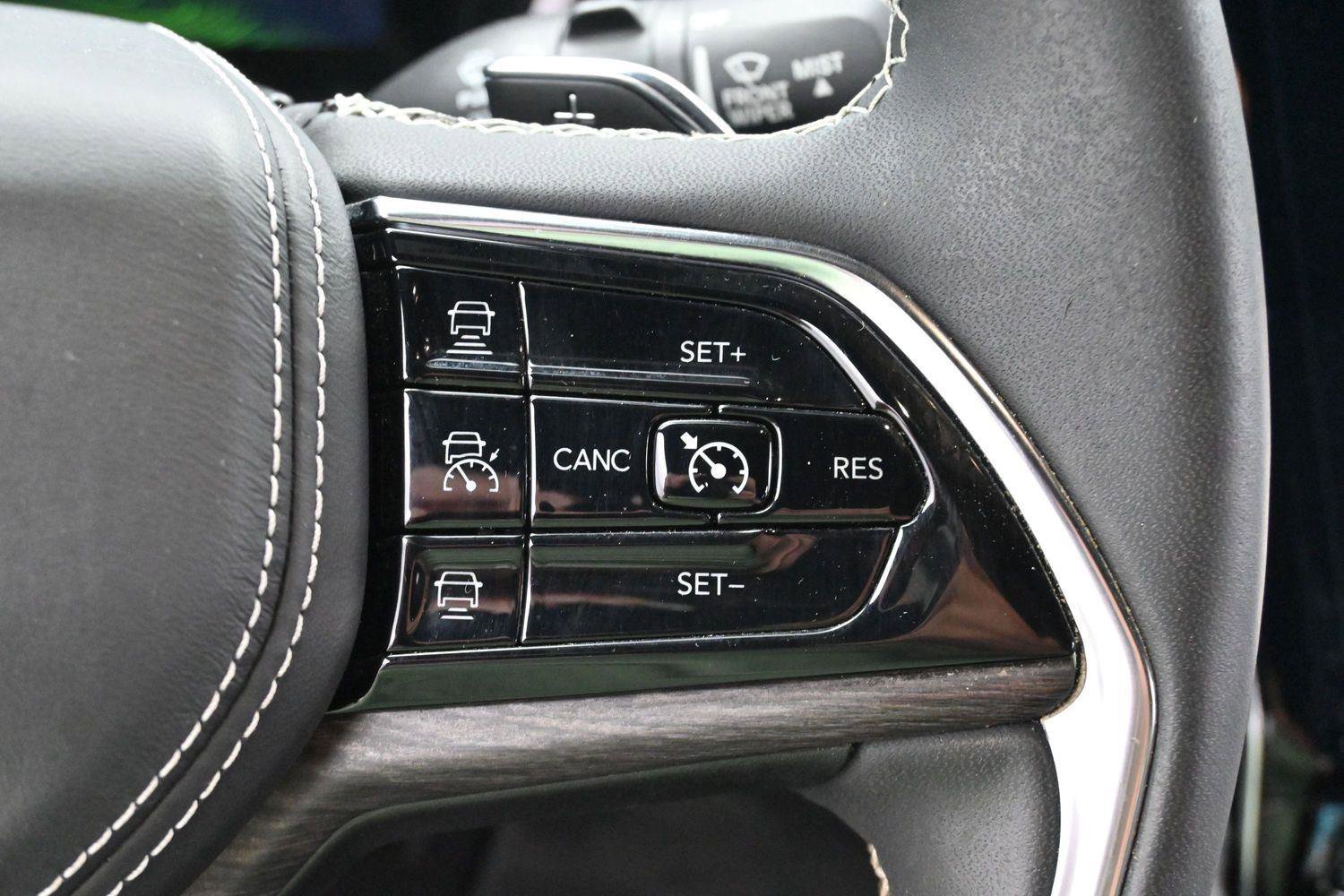 Used 2022 Jeep Grand Cherokee Overland AWD/4WD image 22