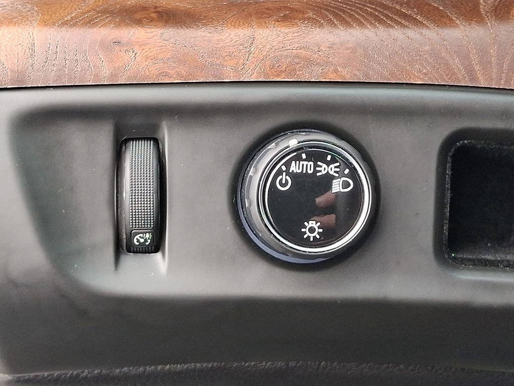Used 2020 Cadillac Escalade ESV Premium Luxury RWD image 23