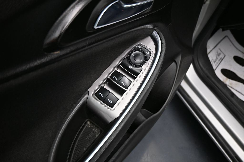 Used 2019 Chevrolet Malibu LT FWD image 11