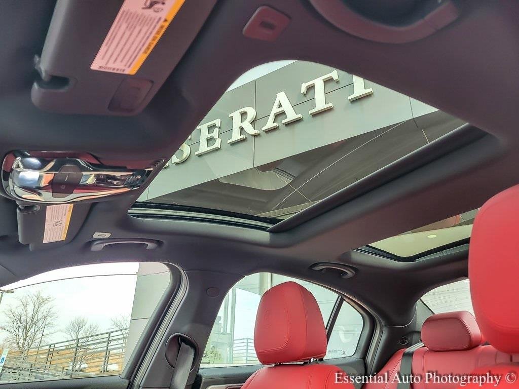 New 2025 Alfa Romeo Giulia AWD w/ Veloce Package AWD image 8