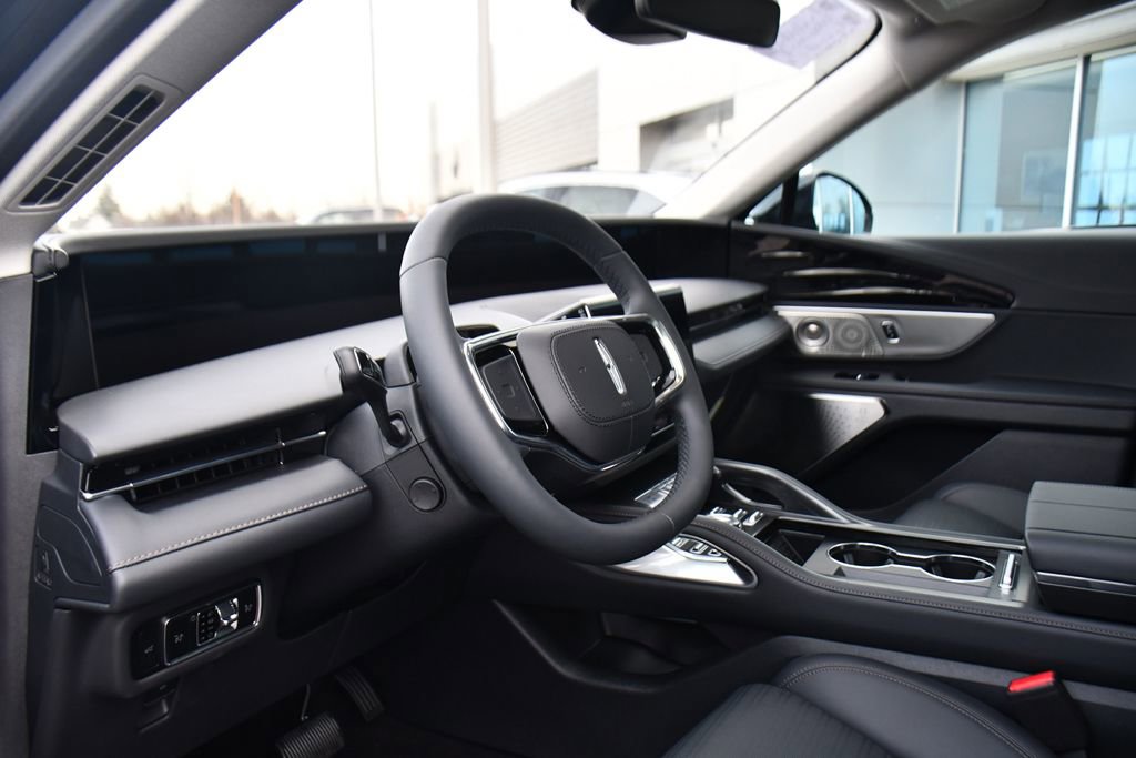 Used 2026 Lincoln Nautilus Reserve AWD/4WD image 11