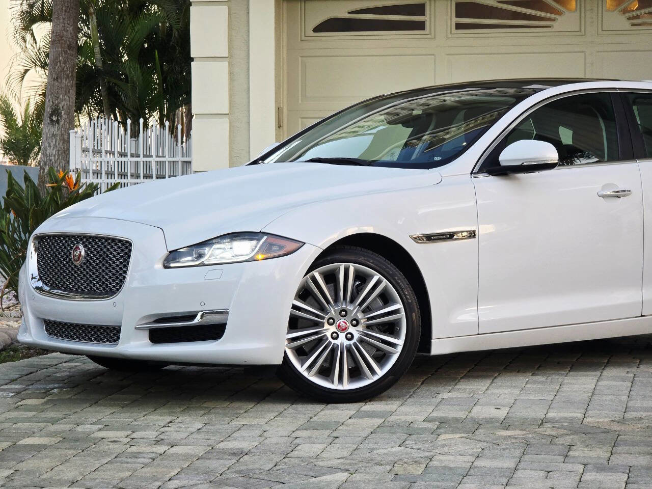 Used 2019 Jaguar XJ L Supercharged image 2