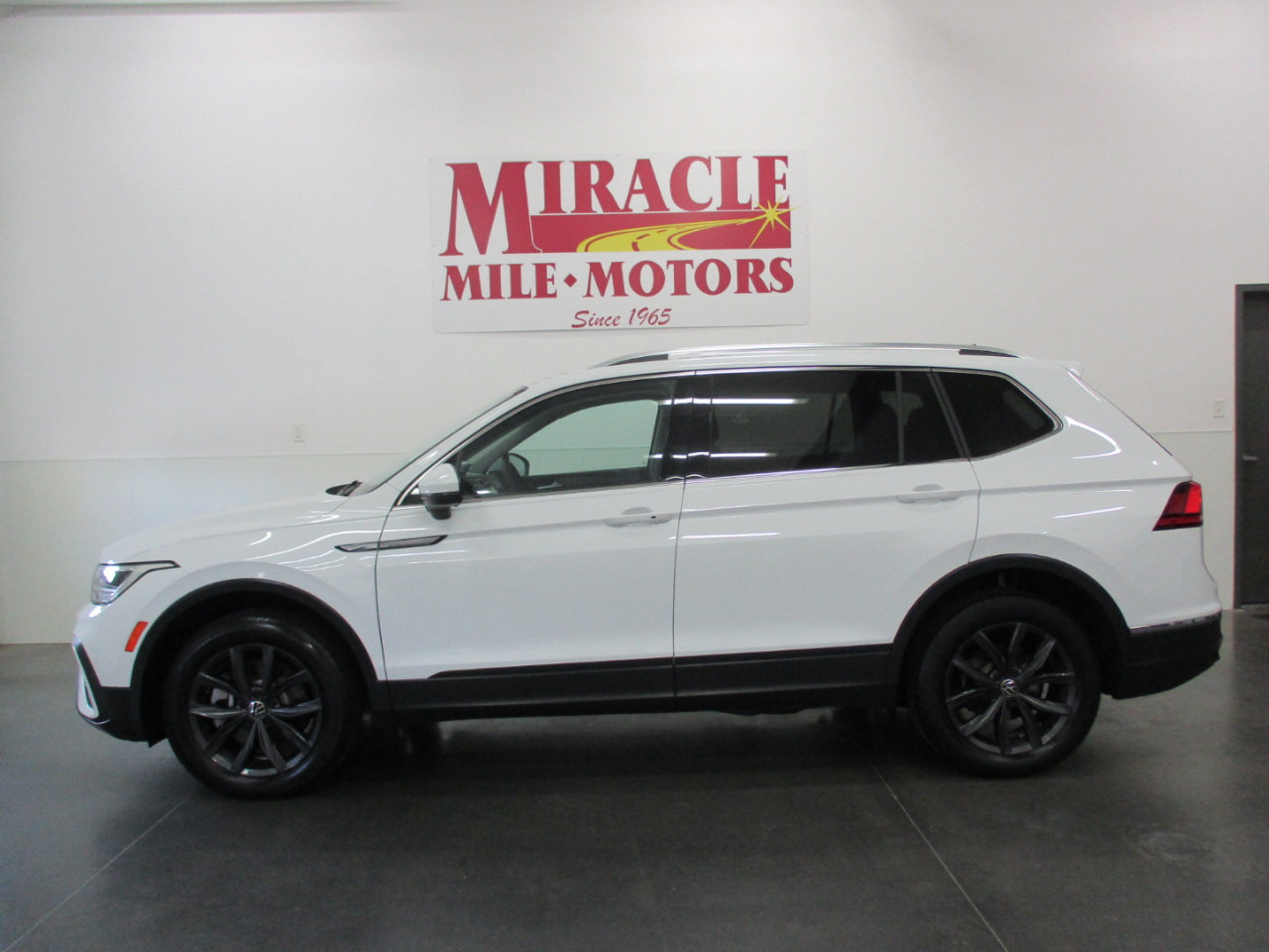 Used 2024 Volkswagen Tiguan SE image 2