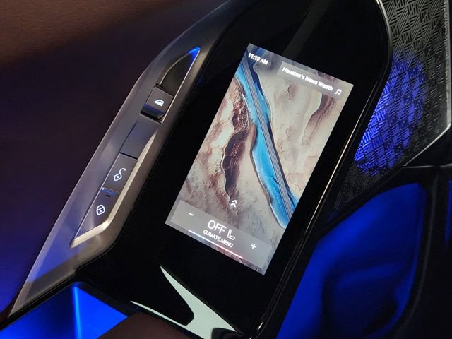 Used 2025 BMW 750e xDrive w/ Executive Package image 31