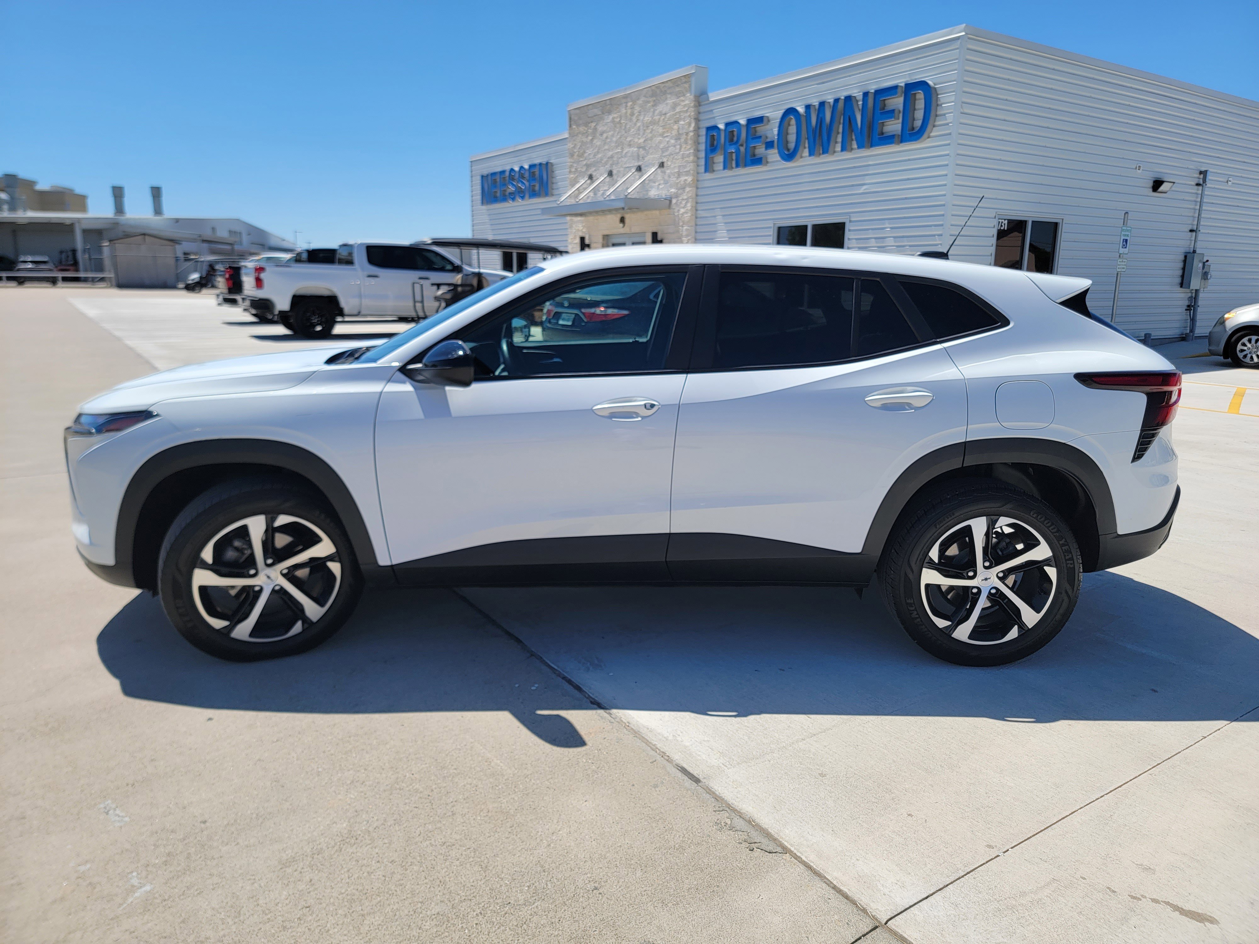 Used 2025 Chevrolet Trax RS w/ Driver Confidence Package image 6