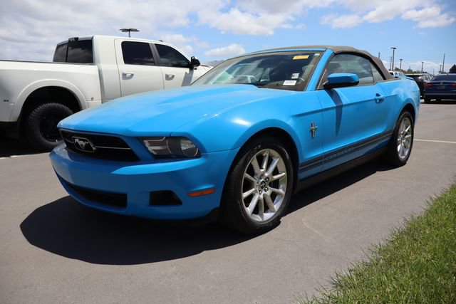 Used 2010 Ford Mustang Convertible image 4