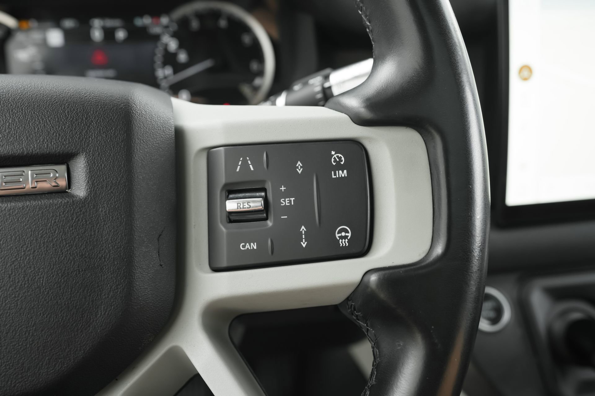 Used 2022 Land Rover Defender 110 SE image 19