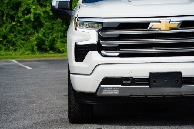 Used 2025 Chevrolet Silverado 1500 High Country w/ Technology Package image 13