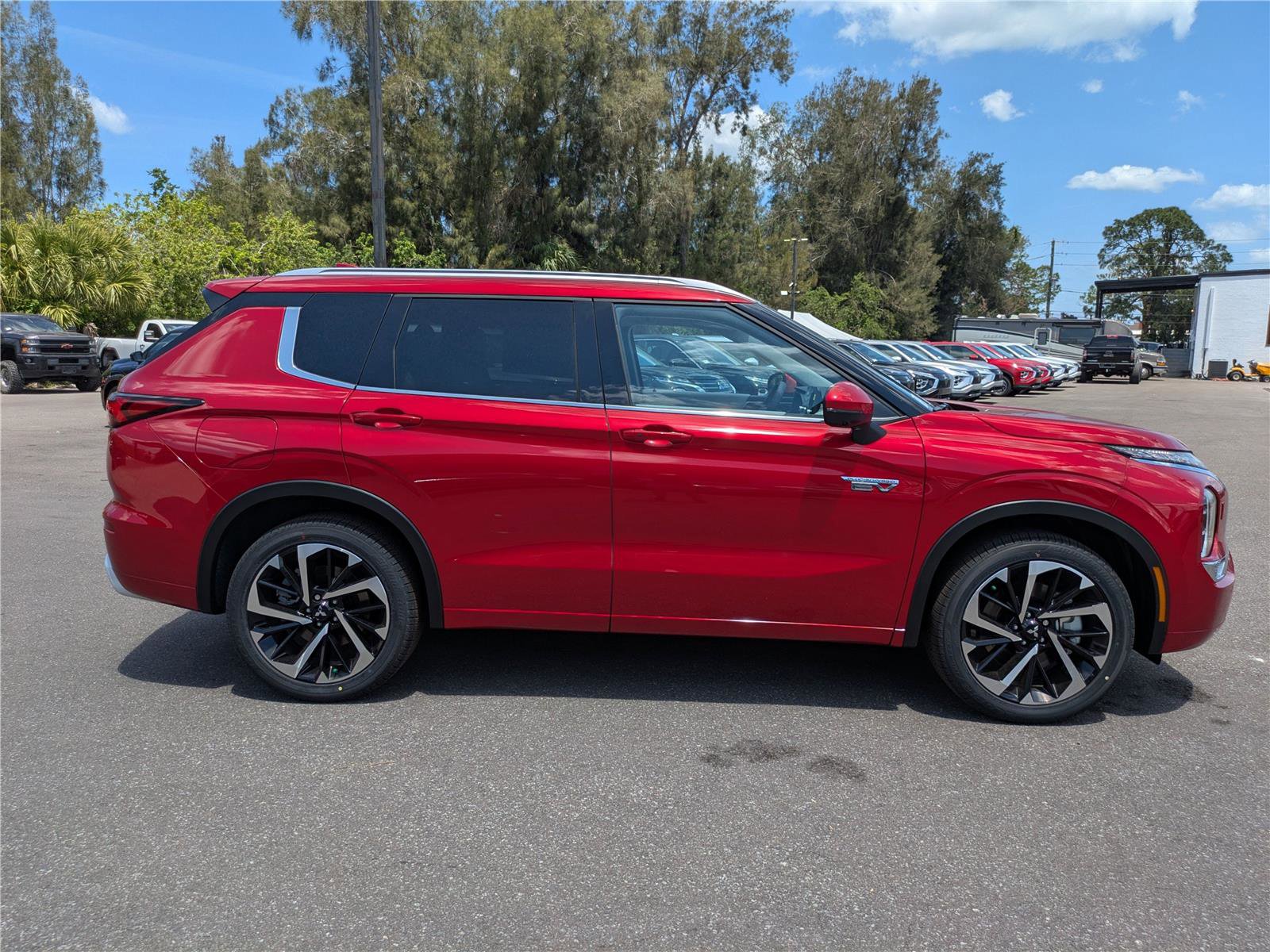 New 2025 Mitsubishi Outlander SEL image 6