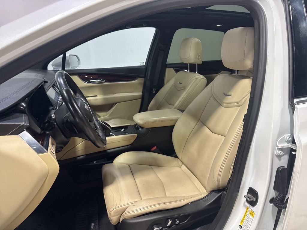 Used 2017 Cadillac XT5 Luxury w/ Driver Awareness Package FWD image 26