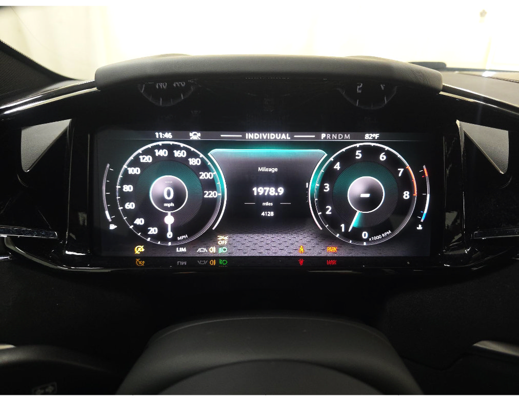 Used 2025 Aston Martin V8 Vantage Coupe RWD image 10