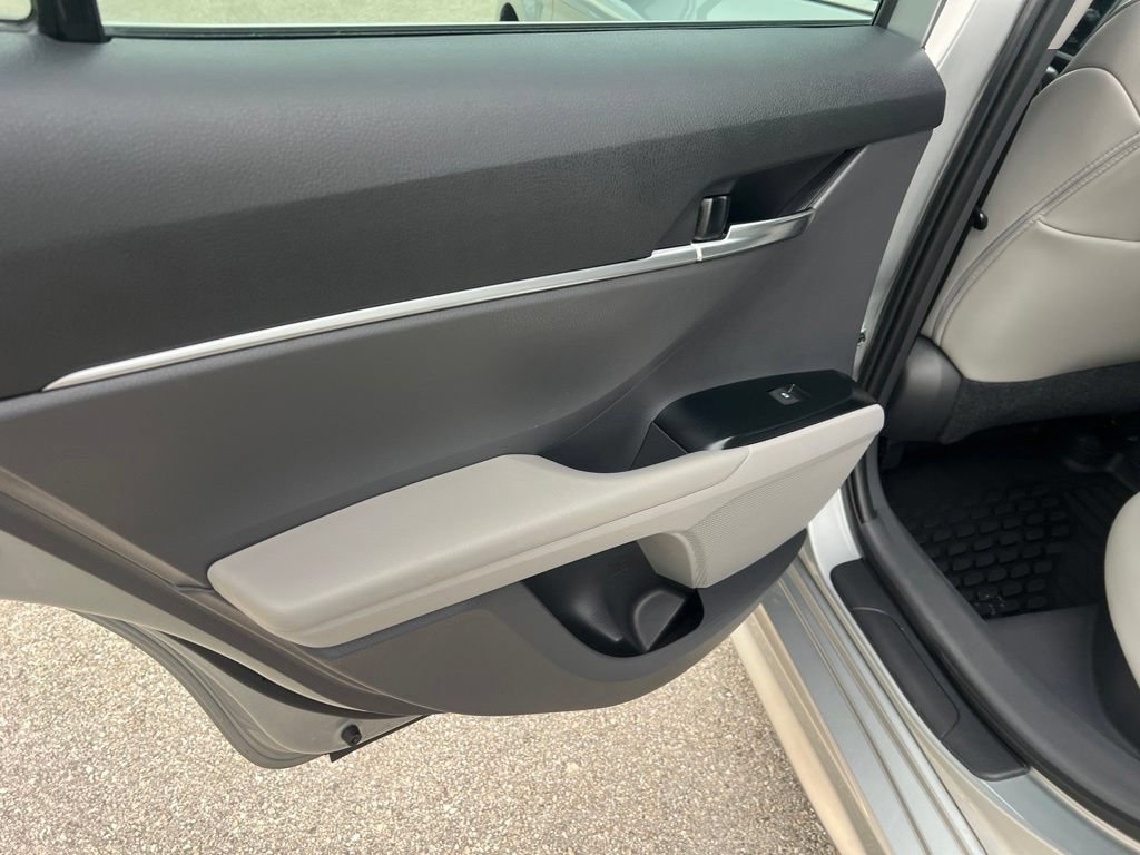 Used 2020 Toyota Camry SE FWD image 27