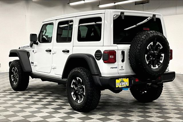 Used 2025 Jeep Wrangler Unlimited Rubicon 4xe w/ Convenience Group AWD/4WD image 3