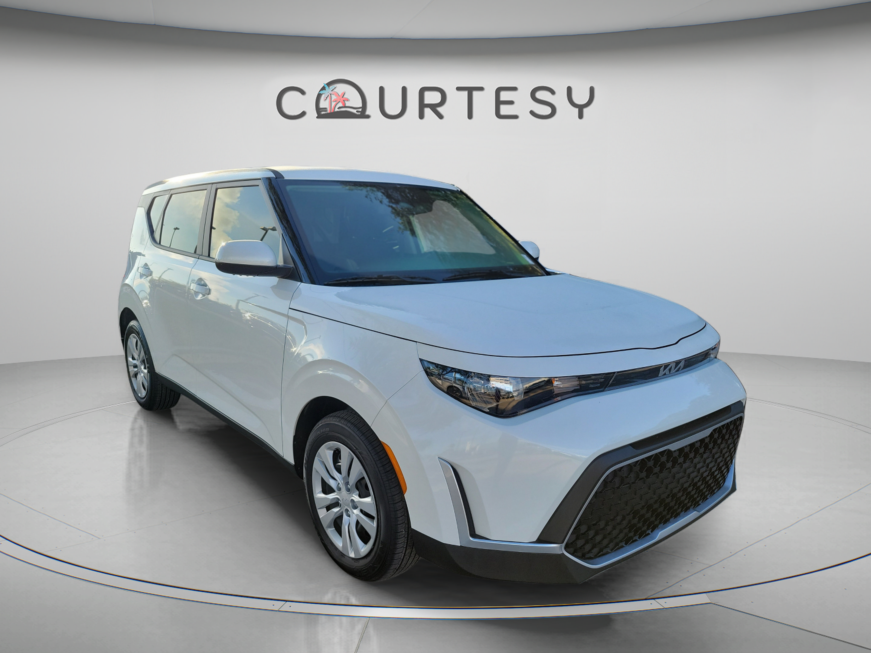 Used 2025 Kia Soul LX FWD image 6