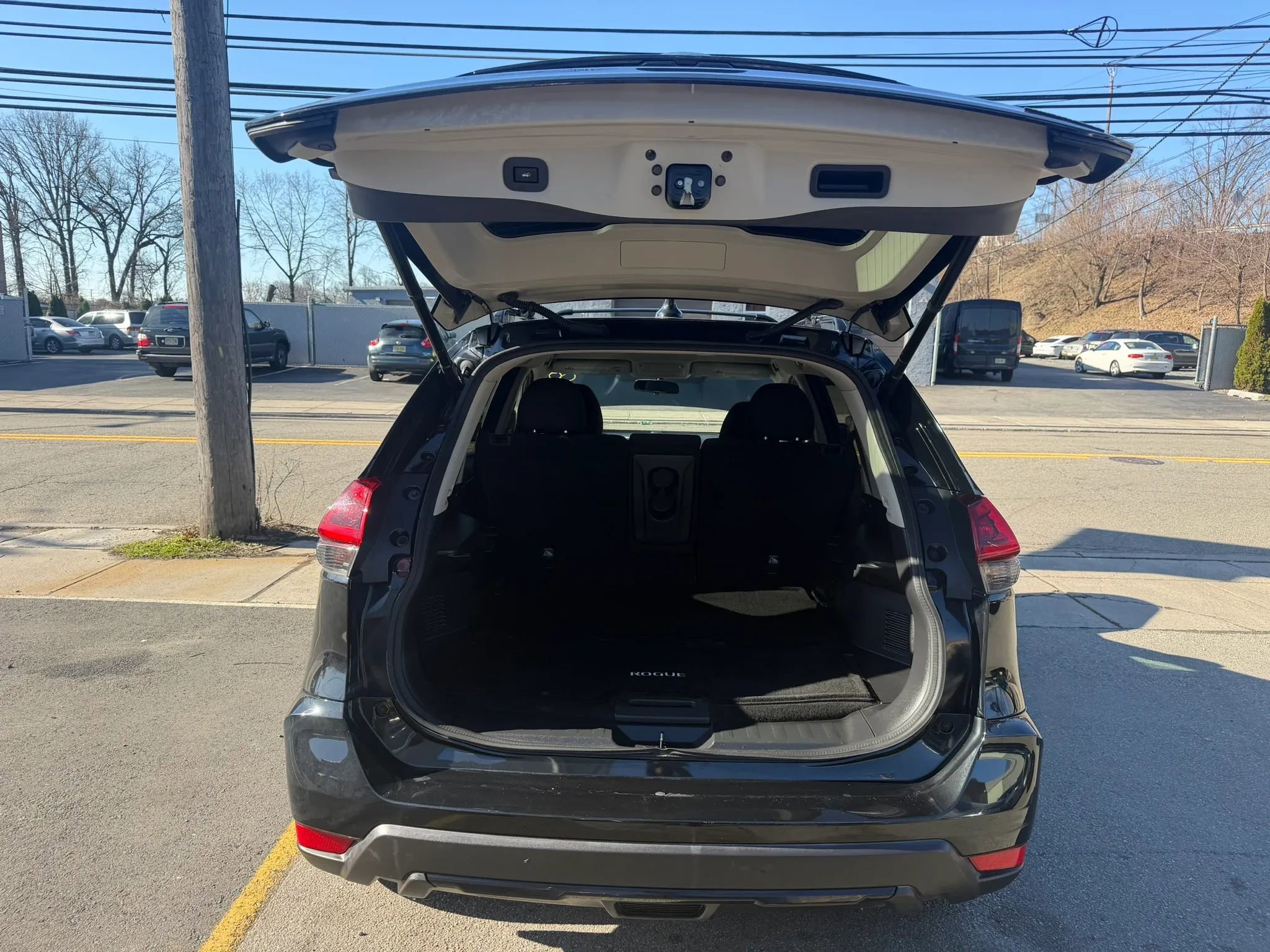 Used 2018 Nissan Rogue SV w/ Premium Package image 29