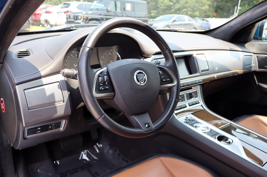 Used 2013 Jaguar XF R RWD image 22