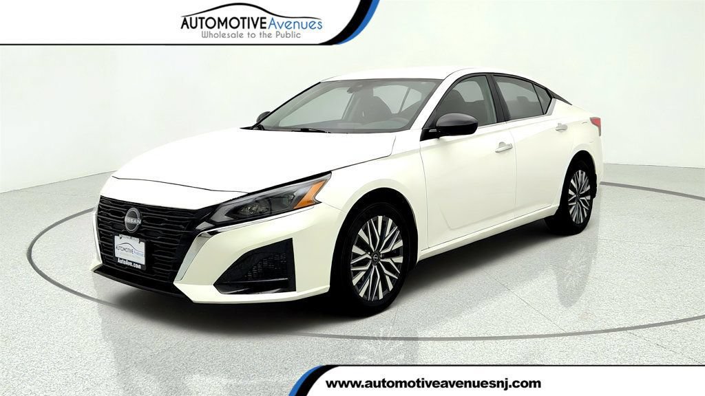 Used 2024 Nissan Altima 2.5 SV AWD/4WD image 1
