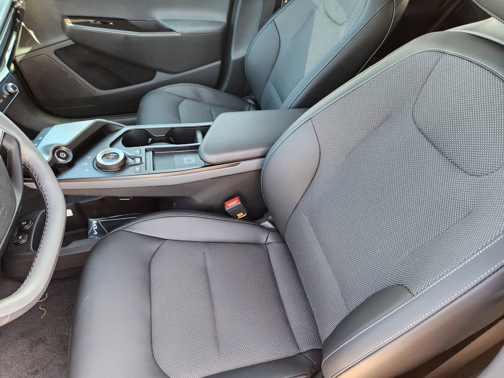 New 2025 Kia EV6 Light w/ Light LR Technology Package image 8