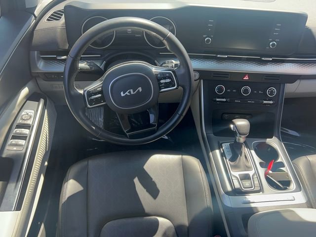 Used 2023 Kia Carnival LX FWD image 15