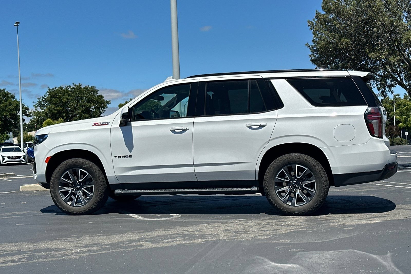 Used 2023 Chevrolet Tahoe Z71 w/ Luxury Package AWD/4WD image 7