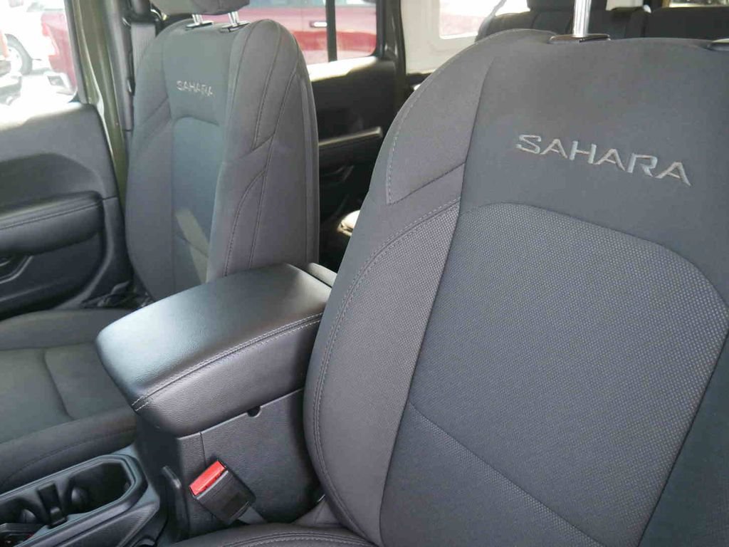 Used 2023 Jeep Wrangler Unlimited Sahara AWD/4WD image 29