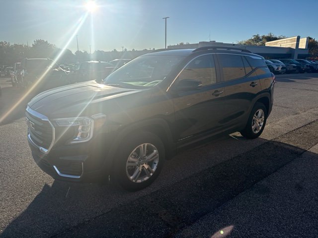 Used 2024 GMC Terrain SLE w/ Driver Convenience Package AWD/4WD image 1