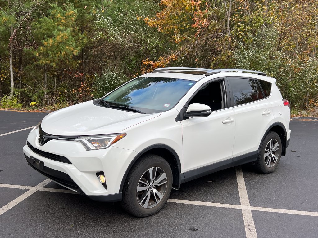 Used 2018 Toyota RAV4 XLE AWD/4WD image 30