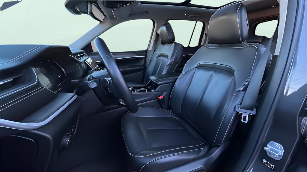 Used 2022 Jeep Grand Cherokee Limited image 25