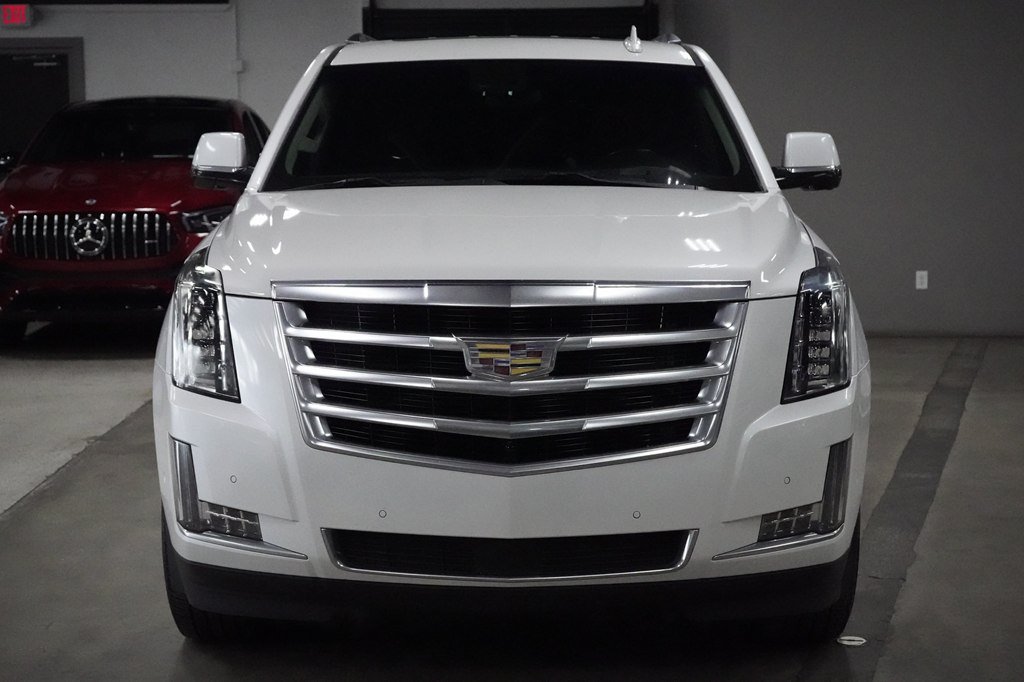 Used 2018 Cadillac Escalade ESV Premium Luxury AWD/4WD image 8