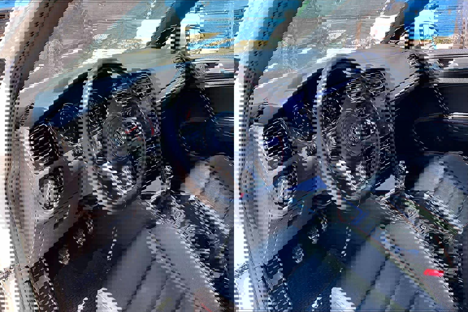 Used 2019 Volkswagen GTI SE FWD image 17