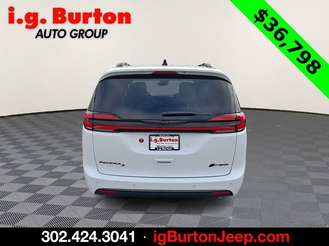 Used 2025 Chrysler Pacifica Premium image 5