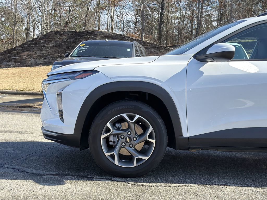 Used 2025 Chevrolet Trax LT image 9
