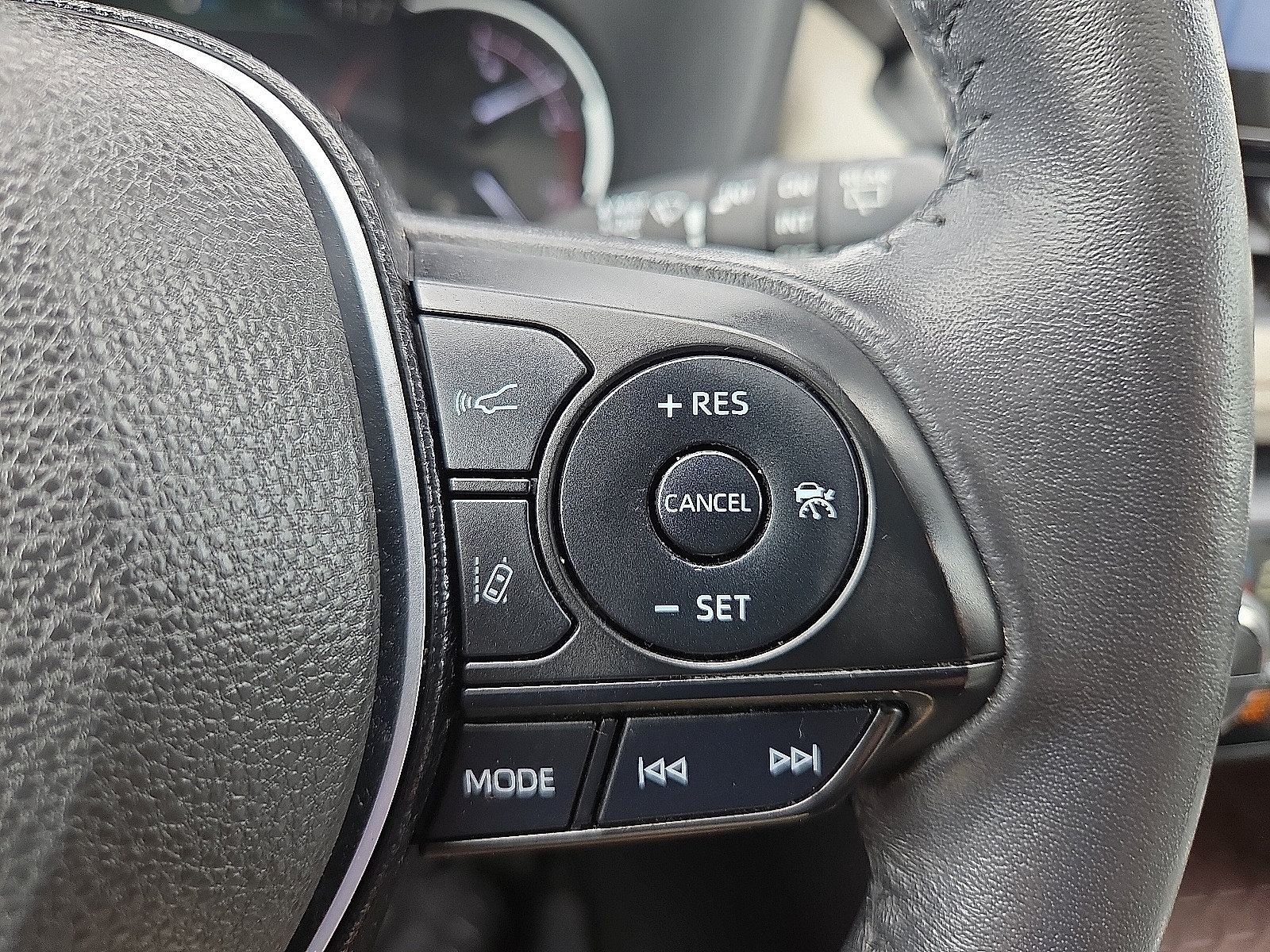 Used 2019 Toyota RAV4 Limited FWD image 24