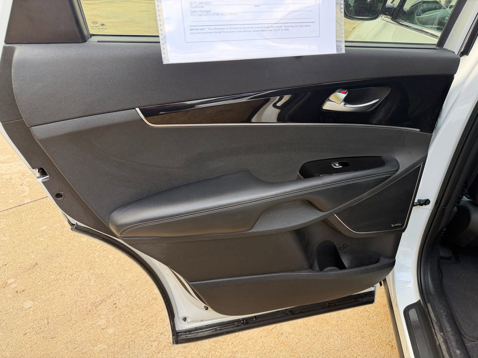 Used 2017 Kia Sorento SX image 23